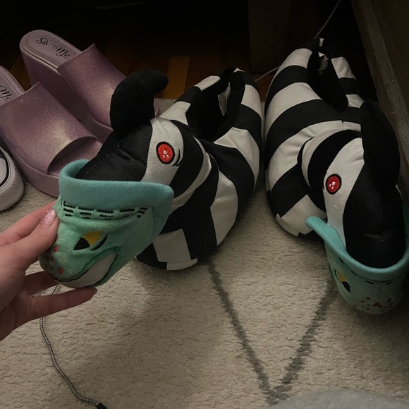 Beetlejuice Slippers! - Picture 2 of 4